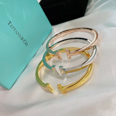 13위 TIFFANY&CO 티파니앤코  T 스퀘어 브레이슬릿 팔찌