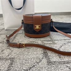 CELINE 셀린느 트라이엄프 캔버스 탬부어백 C010200 