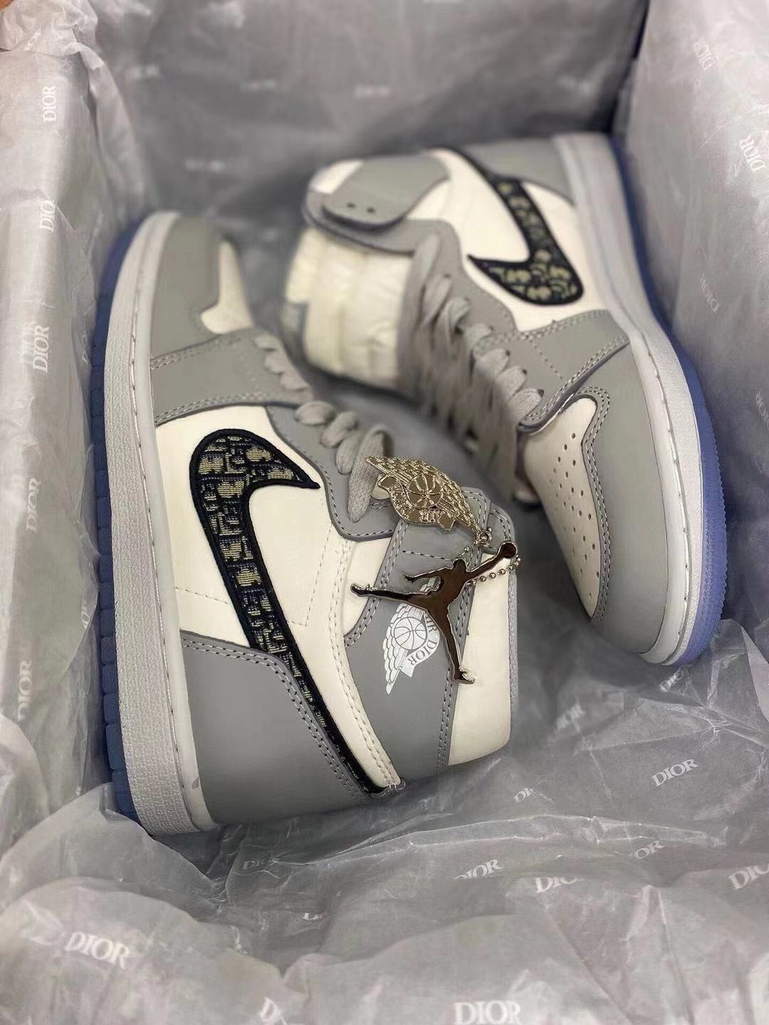 DIOR 나이키x에어디올 콜라보 조던1 하이스니커즈
