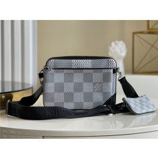 LOUIS VUITTON 루이비통 포쉐트 트리오 남성백 M69443/신상
