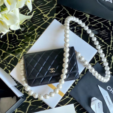 CHANEL 샤넬 WOC 진주백 19CM AS0250