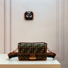 FENDI 펜디 아이코닉 바게트백