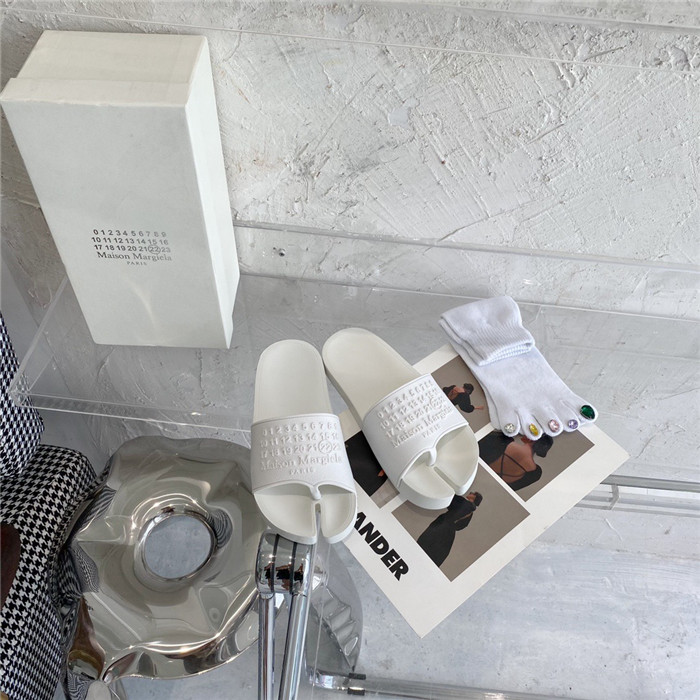 MAISON MARGIELA 메종마르지엘라 남여공용 슬리퍼 M45645 2COLOR