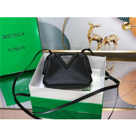 BOTTEGA VENETA 보테가베네타 트라이앵글백 B55665 2COLOR
