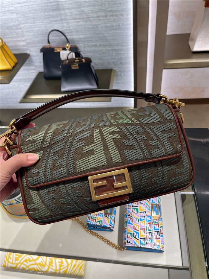 FENDI 펜디 아이코닉 바게트백 F8409