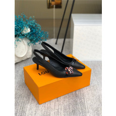 LOUIS VUITTON 루이비통 여성용 샌들 (굽높이5.5CM) L16011