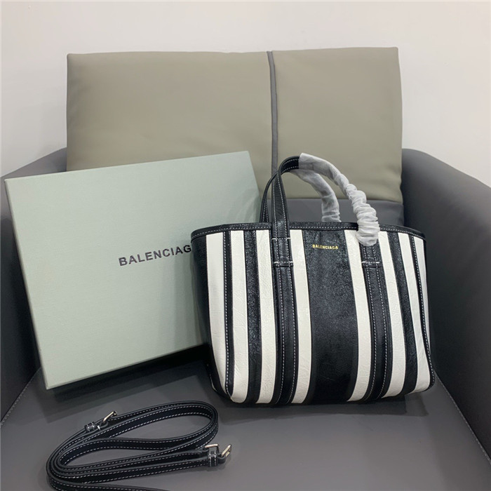 BALENCIAGA 발렌시아가 WEST 쇼핑백 B31050