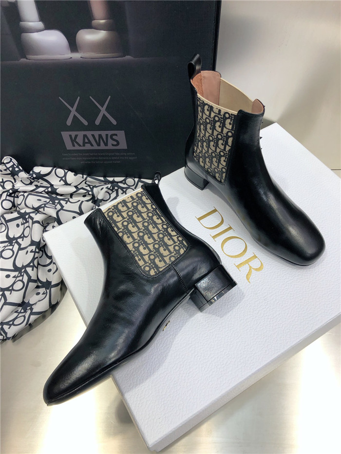 DIOR 디올 여성용 부츠 (굽높이3.5CM) D36100