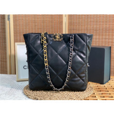 CHANEL 샤넬 19 쇼핑백 AS3519