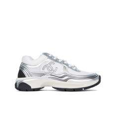 3위 CHANEL 샤넬 패브릭 라미네이티드 스니커즈