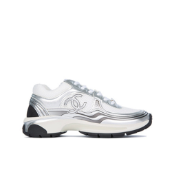 3위 CHANEL 샤넬 패브릭 라미네이티드 스니커즈