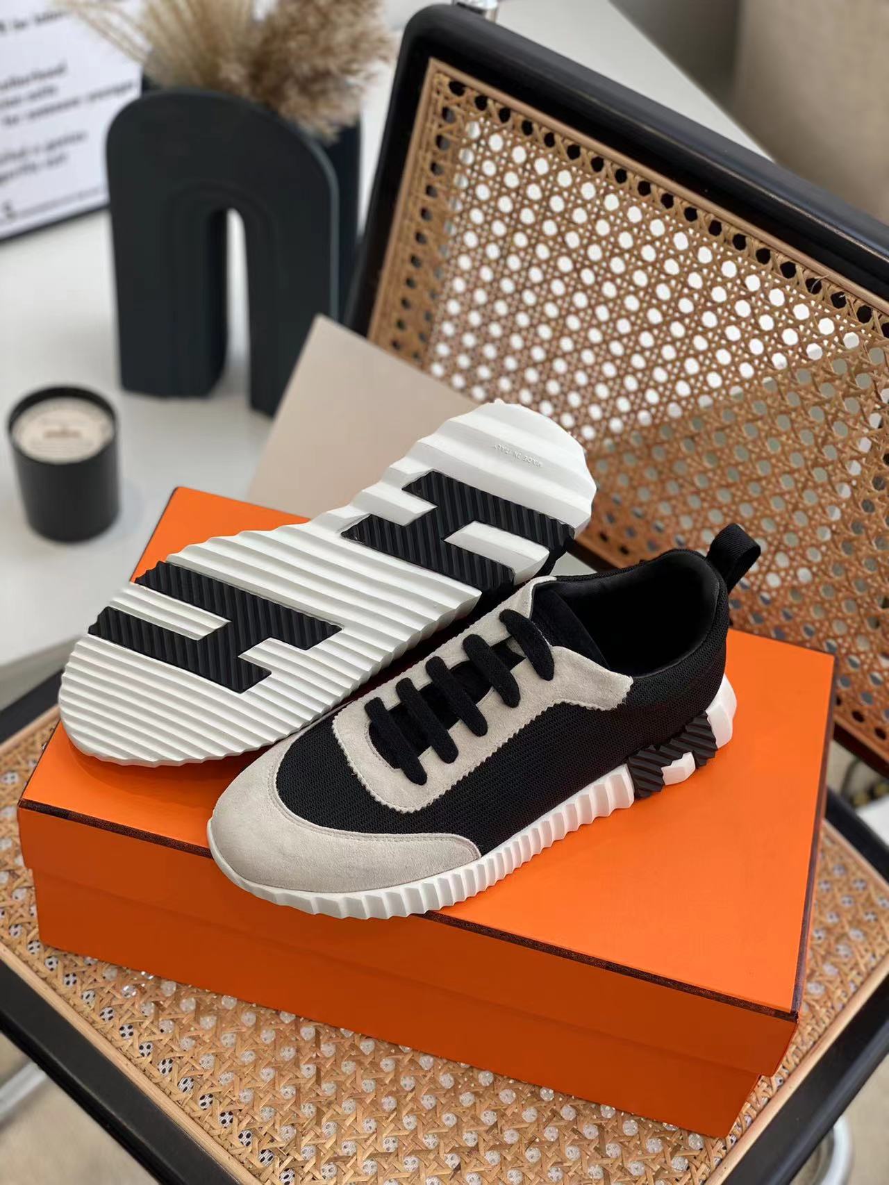 HERMES 에르메스 남여공용 바운싱 스니커즈