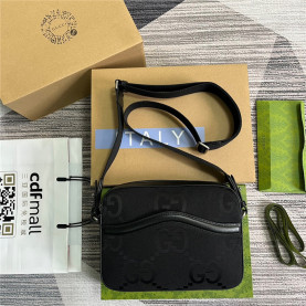 GUCCI 구찌 인터로킹 G 디테일 메신저백 675891