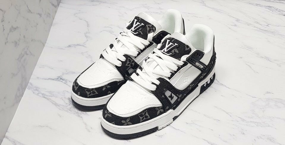 ★(판매완료)★ LOUIS VUITTON 루이비통 스니커즈 범고래 국내배송건