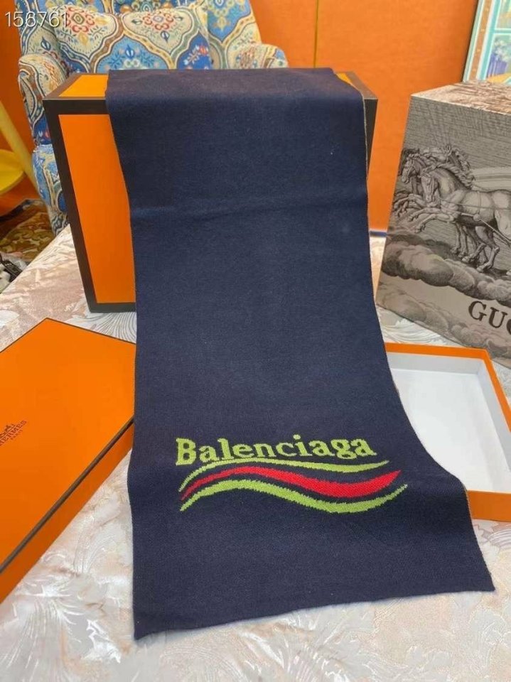 BALENCIAGA 발렌시아가 니트 머플러