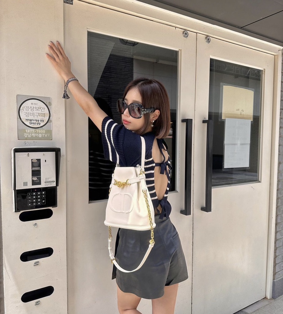 [배우 기은세] DIOR 디올 C'EST DIOR 미디엄 백 크림