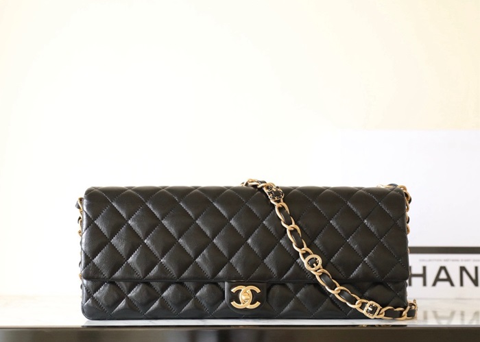 CHANEL 샤넬 24A 맥시 핸드백