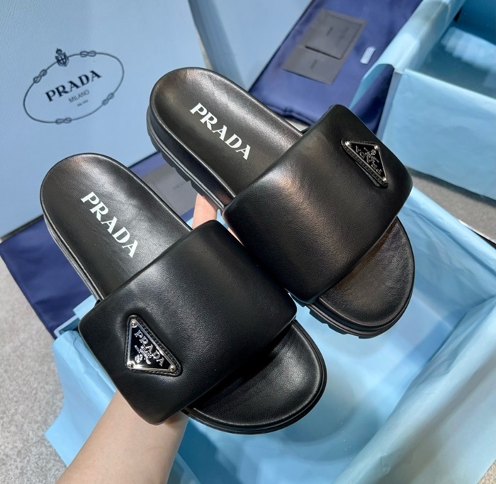 PRADA 프라다 여성 소프트 패딩 뮬