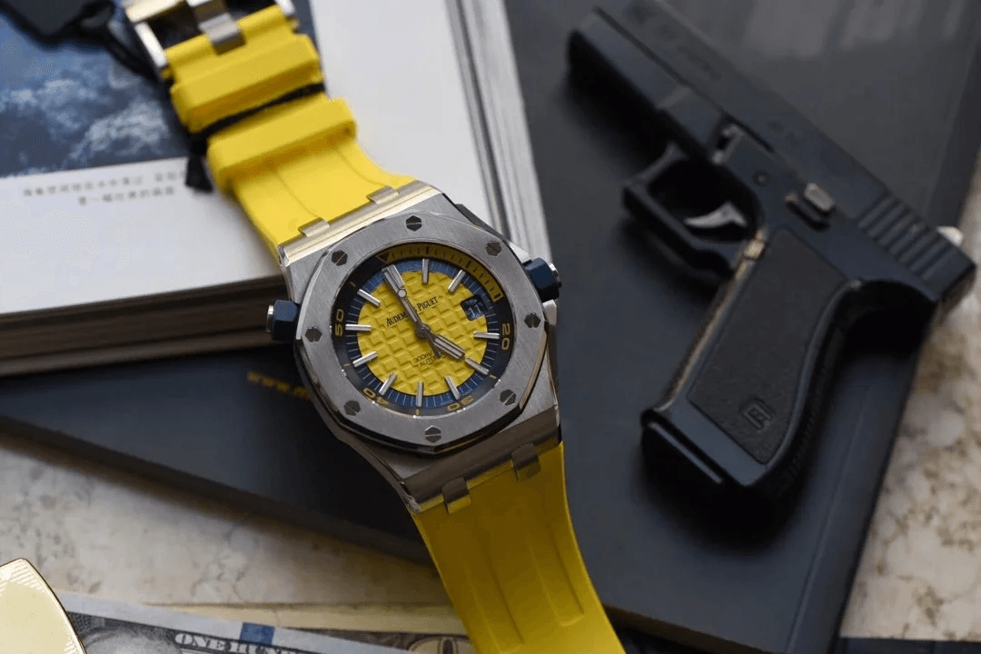 AUDEMARS PIGUET 오데마피게 로얄오크 오프쇼어 다이버 옐로우 러버밴드