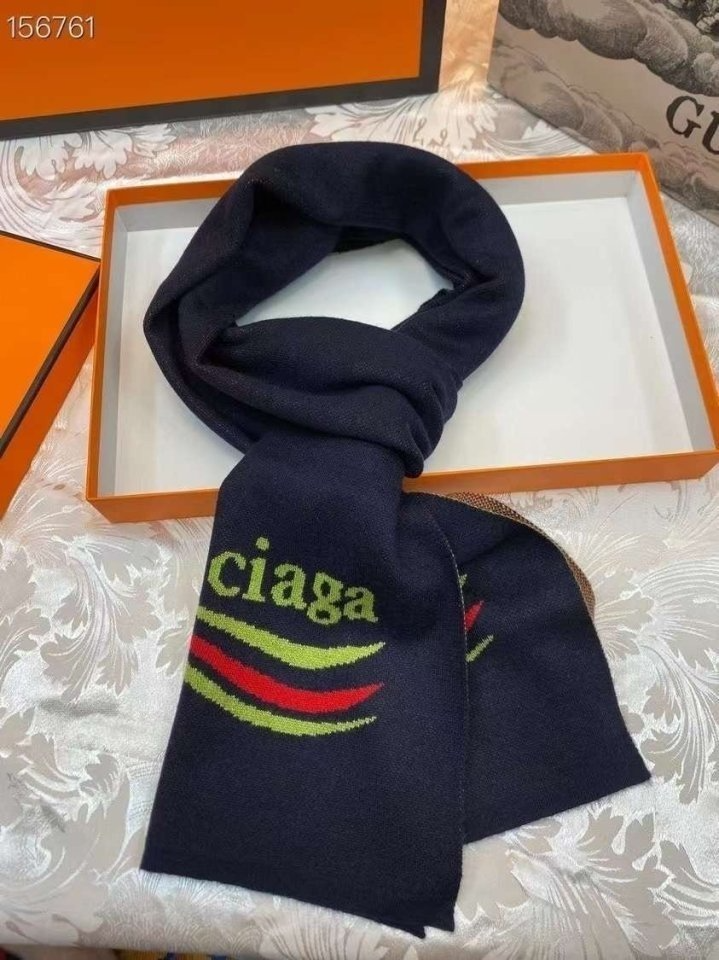 BALENCIAGA 발렌시아가 니트 머플러