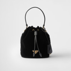 PRADA  프라다 나파 가죽 디테일 벨벳 미니백 1BE067