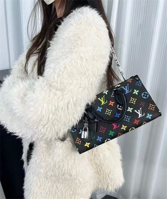 LOUIS VUITTON 루이비통 온더고 이스트 웨스트 체인 M13260