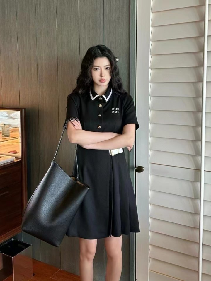 MIUMIU 미우미우 카라 기본 원피스