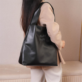 MIUMIU 미우미우 레더 호보백 5BC119