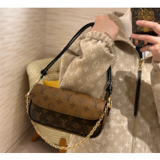 LOUIS VUITTON 루이비통 온 체인 아이비 숄더백 M26587