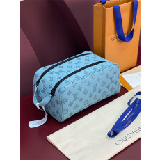 LOUIS VUITTON 루이비통 파우치백 M82576