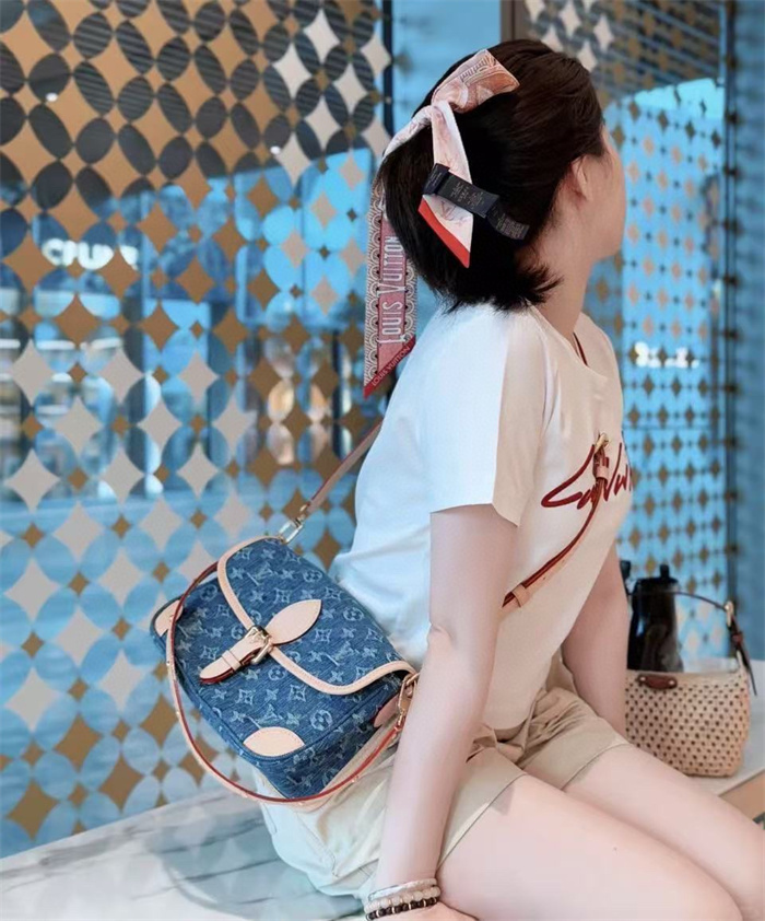 LOUIS VUITTON 루이비통 다이앤 숄더백 M13070