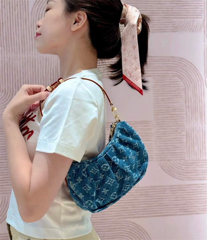 LOUIS VUITTON 루이비통 포쉐트 밸리 M13571