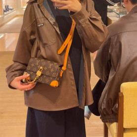 LOUIS VUITTON 루이비통 스티머 웨어러블 모노그램 미니 크로스백 M14738