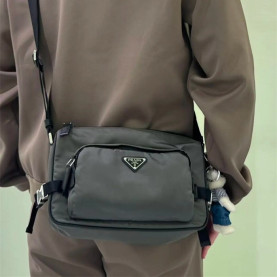 PRADA 프라다 리나일론 스몰 메신저백 2VH192