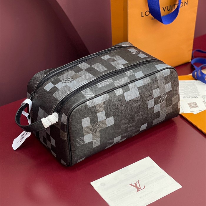 LOUIS VUITTON 루이비통 돕 키트 다모플라주 파우치백 M15109
