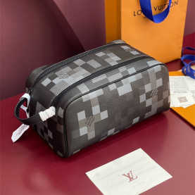 LOUIS VUITTON 루이비통 돕 키트 다모플라주 파우치백 M15109