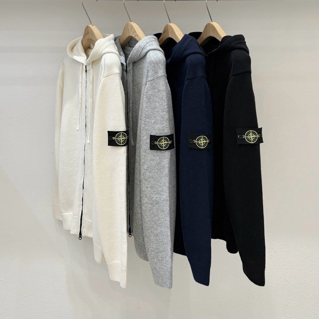 STONE ISLAND 스톤아일랜드 램스울 와펜 패치 니트 후드집업