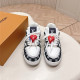 LOUIS VUITTON 루이비통 남여공용 스니커즈 L94330 2COLOR