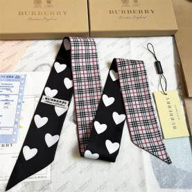BURBERRY 버버리 하트 쁘띠 실크 방도