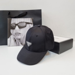 PRADA 프라다 정면 장식 볼캡