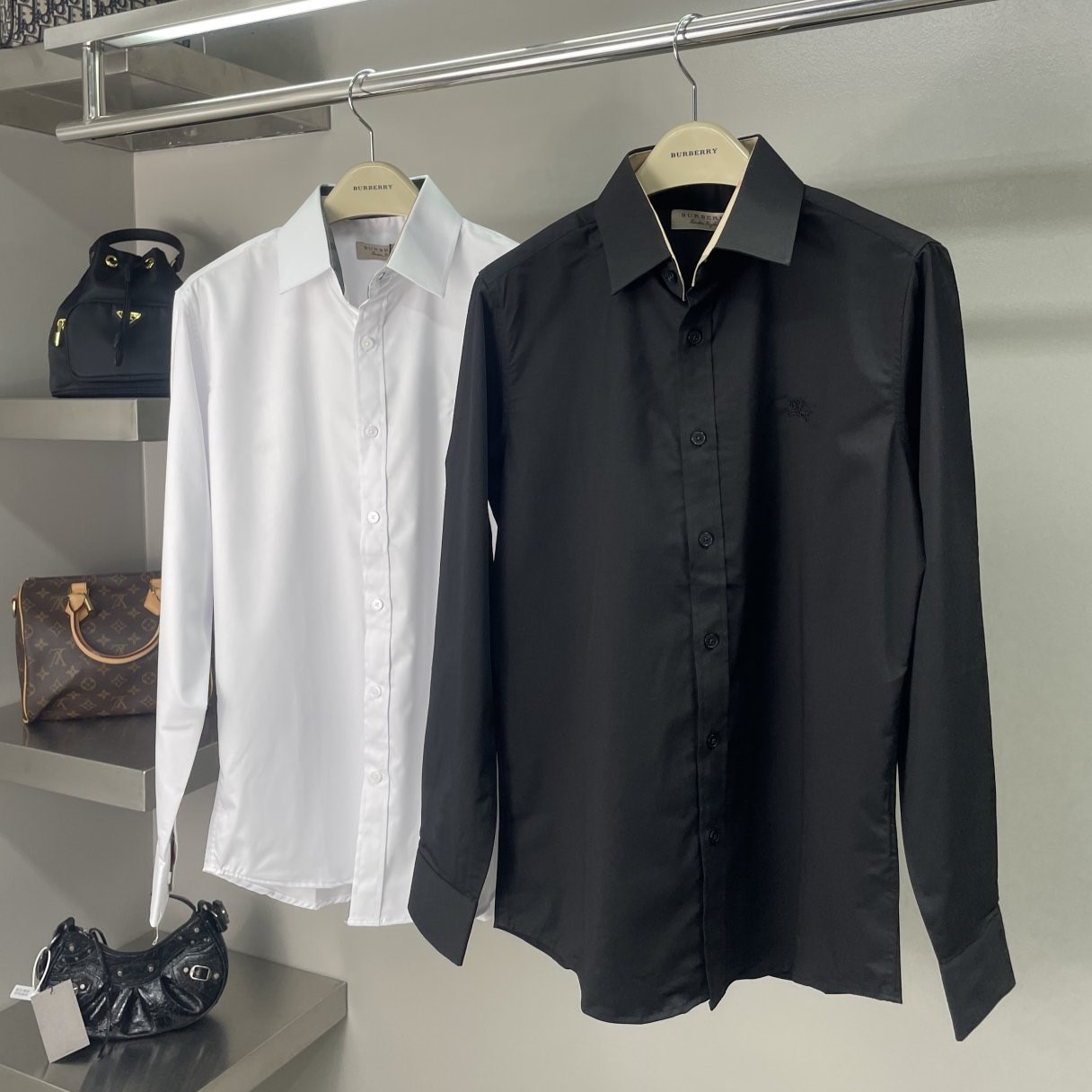 ●1월 판매 15위● BURBERRY 버버리 체크기사 자수 셔츠