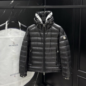 MONCLER 몽클레어 베시네스 다운 패딩