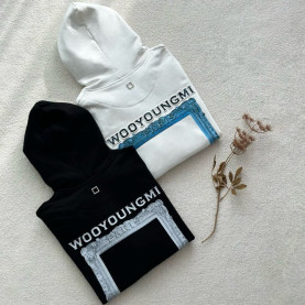 WOOYOUNGMI 우영미 프레임 백로고 후드 2COLOR