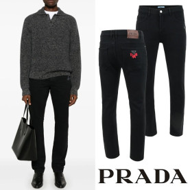 PRADA 프라다 클래식 레더 이니셜 레터링 융기모 블랙진