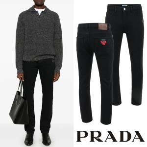 PRADA 프라다 클래식 레더 이니셜 레터링 융기모 블랙진