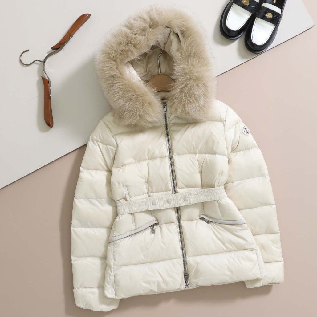 ●1월 판매 11위● MONCLER 몽클레어 보에드 쇼트 다운 재킷