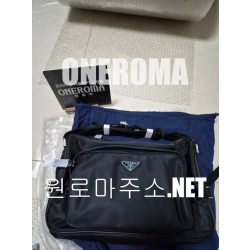 김*욱 고객님 프라다 리나일론 및 사피아노 가죽 숄더 백