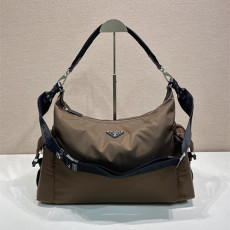 PRADA 프라다 익스플로러 사이드 포켓 메신저백 2VH204