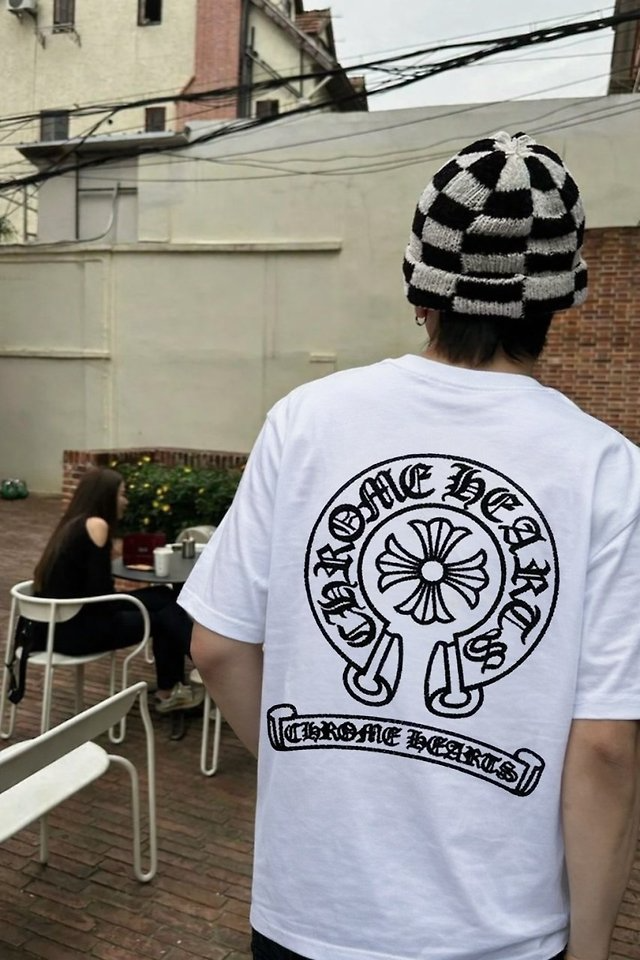 CHROME HEARTS 크롬하츠 부크레 홀스슈 스크롤 백 자수로고 숏 슬리브 티셔츠 2COLOR