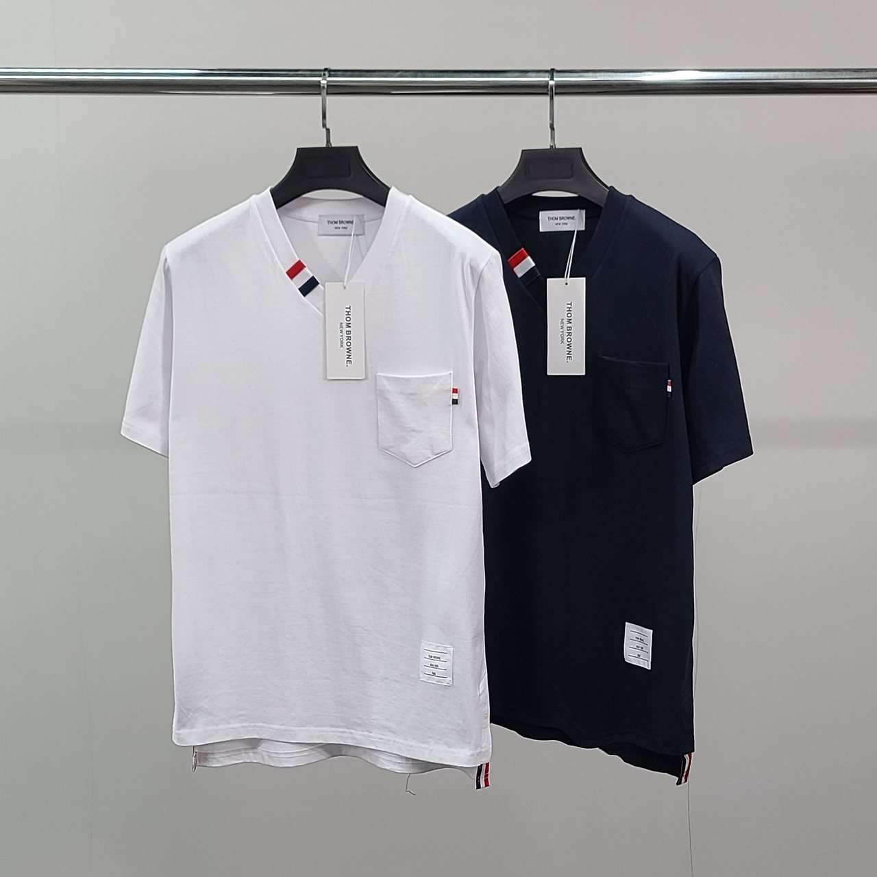 THOM BROWNE 톰브라운 포켓삼선 라운드 반팔티